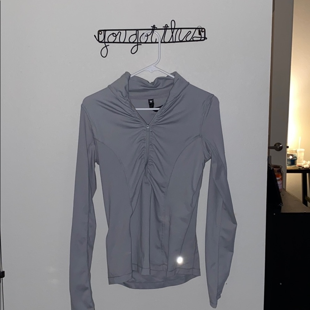 Women’s grey fit pullover